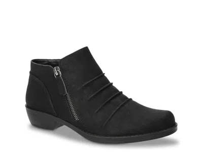 Easy Street Jacoba Bootie In Black