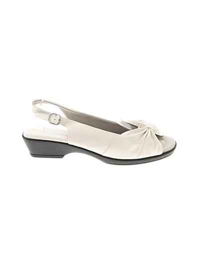 Pre-owned Easy Street Sandals In Ivory