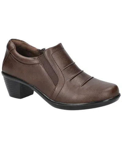 Easy Street Women's Chipper Comfort Shooties In Brown