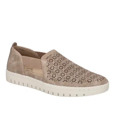 Easy Street Women's Megafresh Comfort Flats In Natural