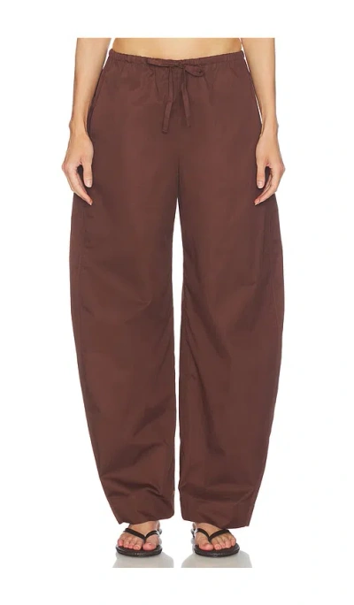 Eaves Lana Barrel Leg Pant In Brown