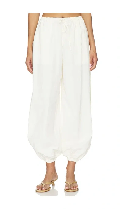 Eaves Leny Parachute Pant In White