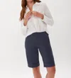 Ecru Trouser Short With Piping In Indigo In Multi