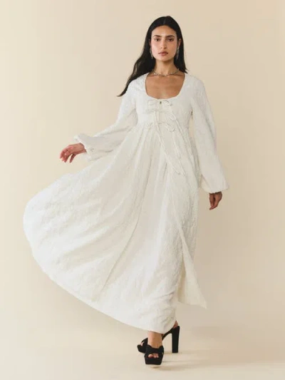 Eddy Sweet Pea Cape In White