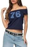 EDIKTED EDIKTED 76 OFF THE SHOULDER COTTON GRAPHIC T-SHIRT