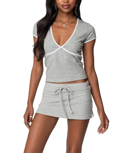 EDIKTED ALICIA CONTRAST V NECK TOP