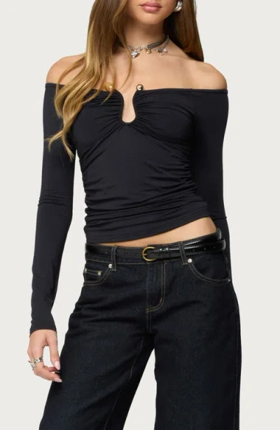 Edikted Halle Abstract Wavy Hardware Off The Shoulder Top In Black
