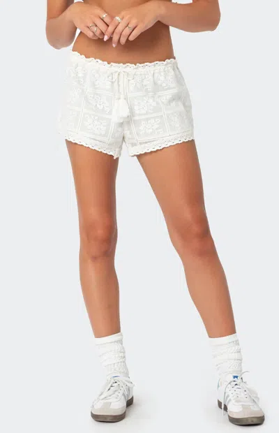 EDIKTED WOMEN'S NEEDLEPOINT LACEY SHORTS IN CREAM