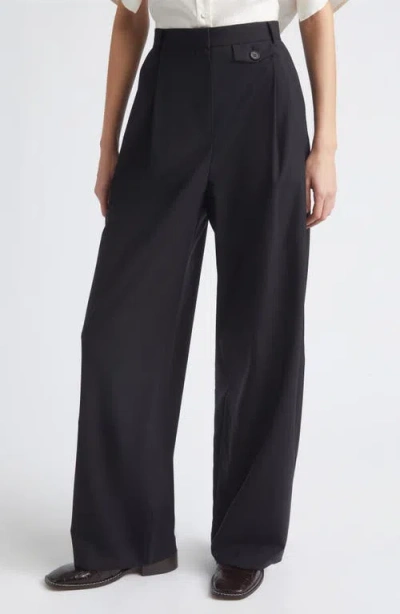 Eenk Front Tucked Detail Pants In Black