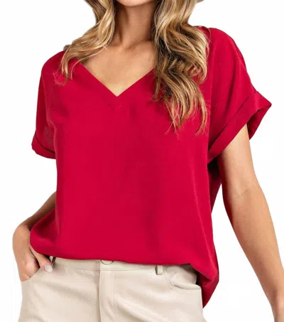 Eesome Cuffed Short Sleeve V-neck Top In Wine In Red