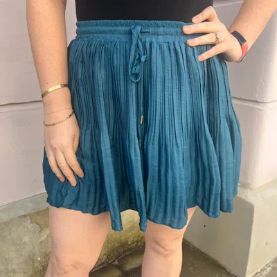 Eesome Drawstring Pleated Mini Skort In Teal In Blue