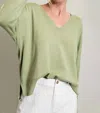 Eesome Harley V Neck Knit Top In Sage In Multi