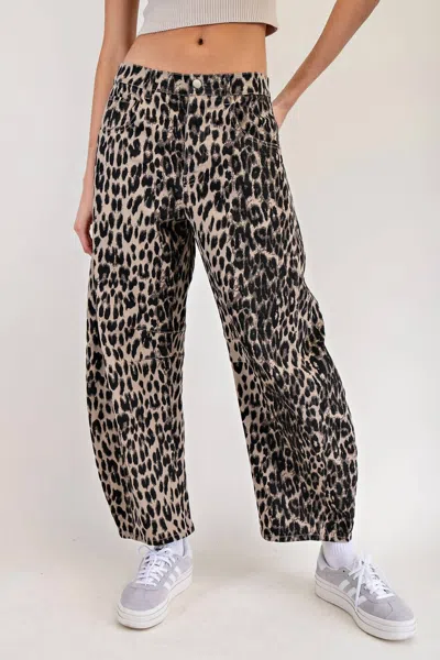 Eesome Leopard Barrel Jeans In Brown