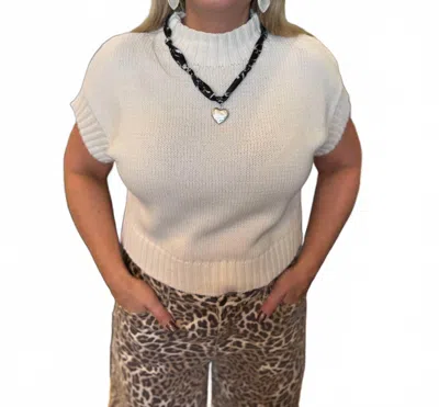 Eesome Shelly Cropped Sweater Tee In Ivory In White