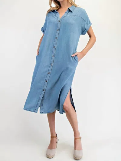 Eesome Short Sleeve Button Down Duster/dress In Denim In Multi