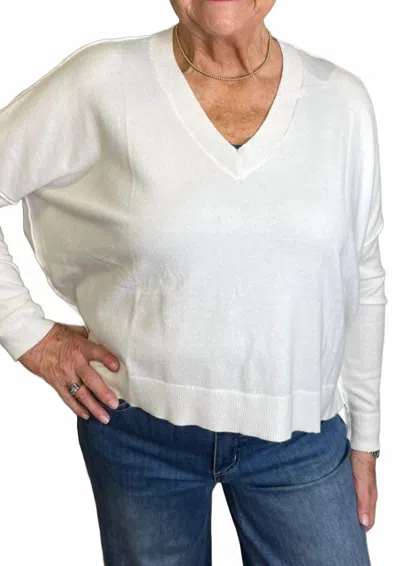 Eesome Simply Soft V-neck Sweater In White