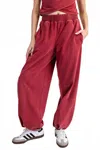 Eesome Solid Pocket Jogger Sweatpants In Winterberry In Red