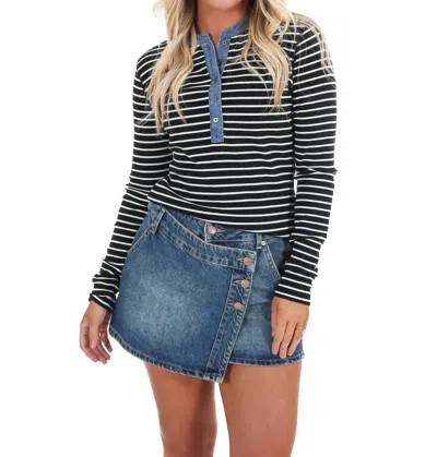 Eesome The Happy Striped Top In Black In Blue