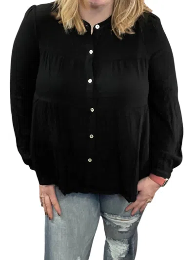 Eesome Tiered Button Front Top In Black