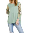 EESOME ZINNIA FLORAL TOP IN DUSTY MINT