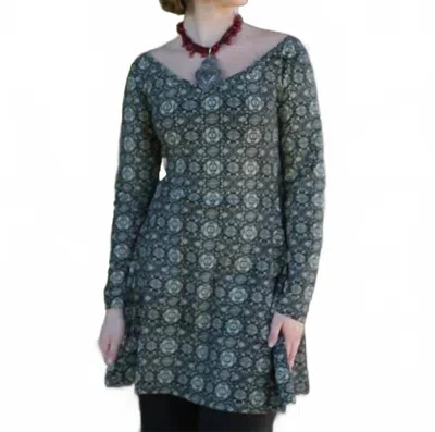 Effie's Heart Relaxed V-neck Tunic In Portugal In Green