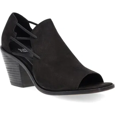 EILEEN FISHER EILEEN FISHER ALFIE CUTOUT SANDAL