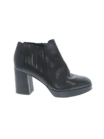 Pre-owned Eileen Fisher Ankle Boots In Black