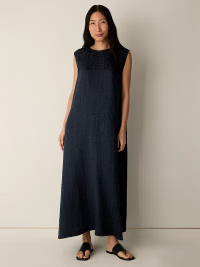 Eileen Fisher Dimensional Silk Jacquard Round Neck Dress In Cobblestone