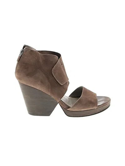 Pre-owned Eileen Fisher Sandals In Brown