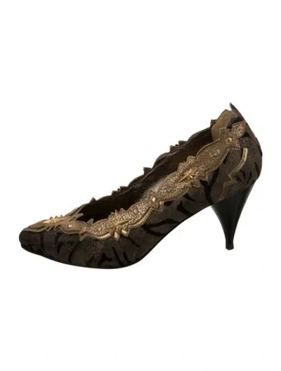 Pre-owned El Vaquero Suede Printed Pumps In Gold