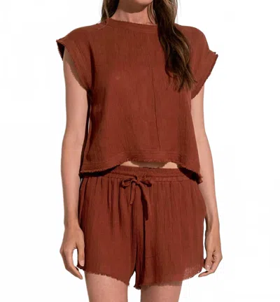 Elan Ashley Short Sleeve Top In Clay In Red