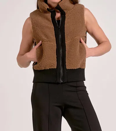 Elan Aspen Sherpa Vest In Dark Tan In Multi