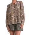 Elan Paisley Print Blouse In Beige