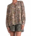Elan Bubble Sleeve Blouse In Beige Paisley In Multi