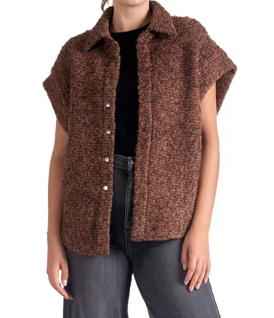 Elan Button Down Vest In Brown Mge