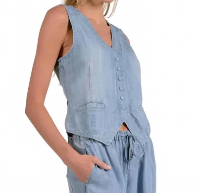 Elan Button Up Vest In Chambray In Multi
