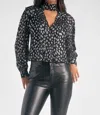 Elan Liz Metallic Top In Silver Animal Print In Multi