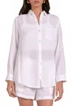 Elan Long Sleeve Button Down Top In White In Pink