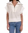 Elan Cassie Short Sleeveless Sweater In White In Gray