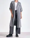 Elan Maci Open Cardigan Duster In Charcoal In Pink