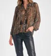 Elan Paisley Top In Chiffon Brown In Brown