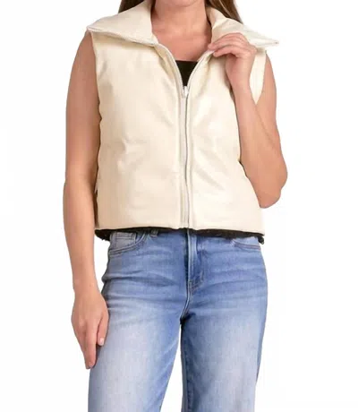 Elan Reversible Vest In White Black In Neutral