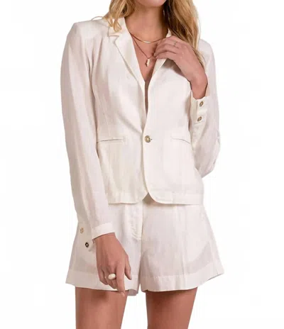 Elan Riviera Center Back Vent Blazer In White In Neutral