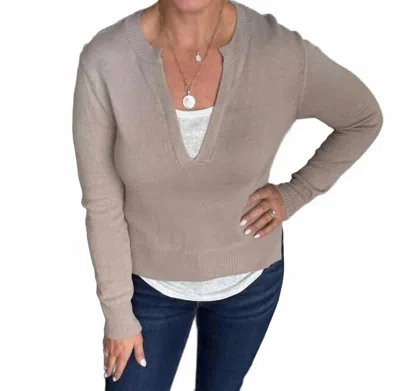 Elan Sally Two-tone V-neck Sweater Top In Oatmeal White In Gray