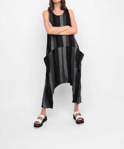 Elan Sleeveless Crinkle Jumpsuit In Black