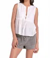 Elan June Sleeveless Blouse In White In White