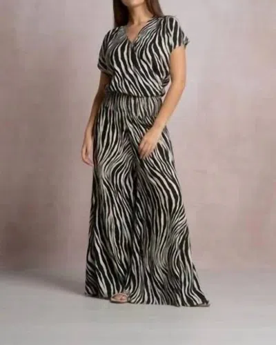 Elan Zaza V-neck Crop Blouse In Black Zebra