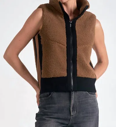 Elan Zip Up Vest In Dark Tan In Multi