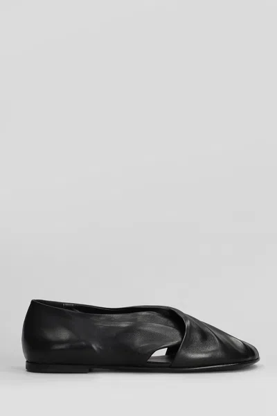 ELENA IACHI BALLET FLATS IN BLACK LEATHER