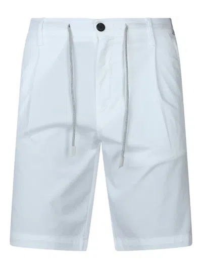 Eleventy Belt Loop Shorts In Blue